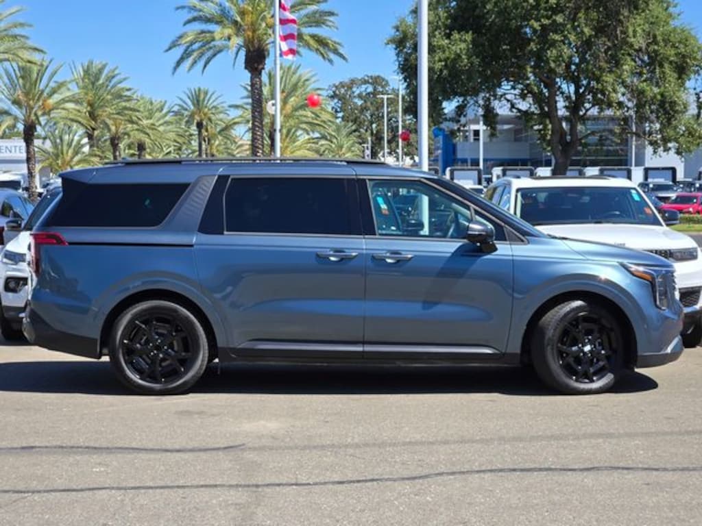 New 2025 Kia Carnival SX Van Passenger Van