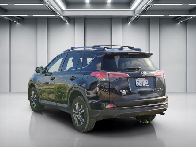 2017 Toyota RAV4 LE photo 3