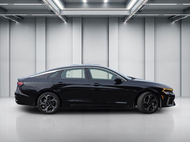 2025 Kia K5 GT-Line photo 3