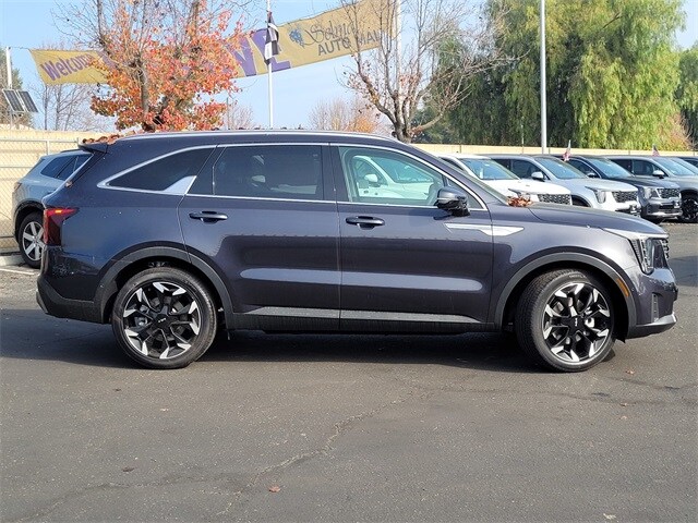 2025 Kia Sorento SX photo 3