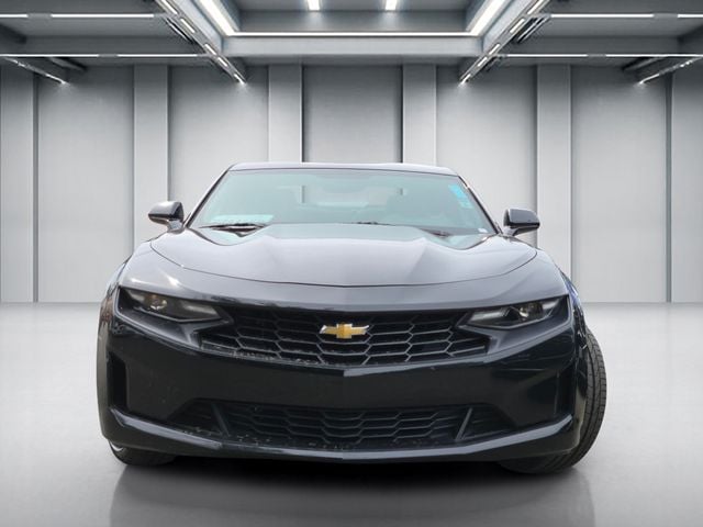 2021 Chevrolet Camaro photo 2