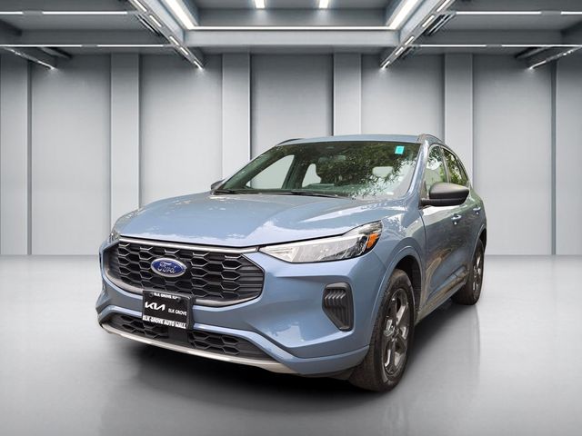 2024 Ford Escape ST-Line photo 2