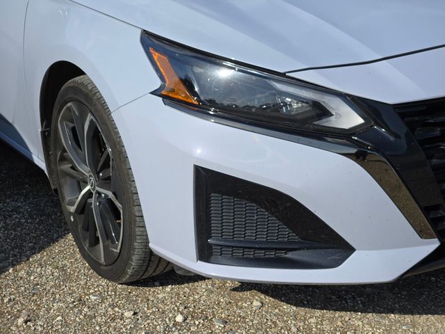 2023 Nissan Altima 2.5 SR photo 4