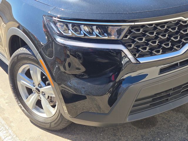 2023 Kia Sorento LX photo 4