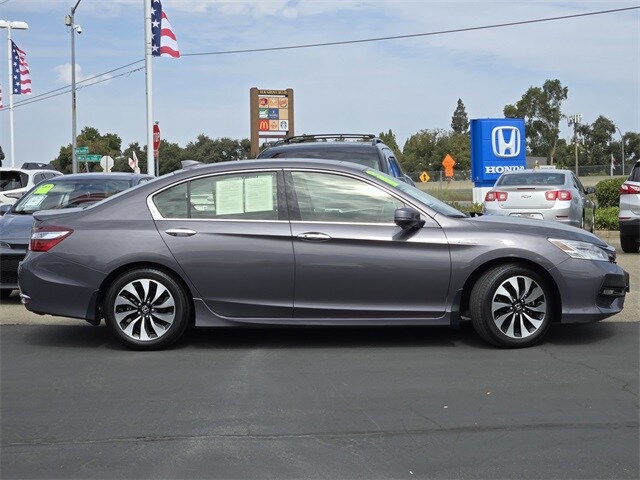 2017 Honda Accord Hybrid Touring photo 3