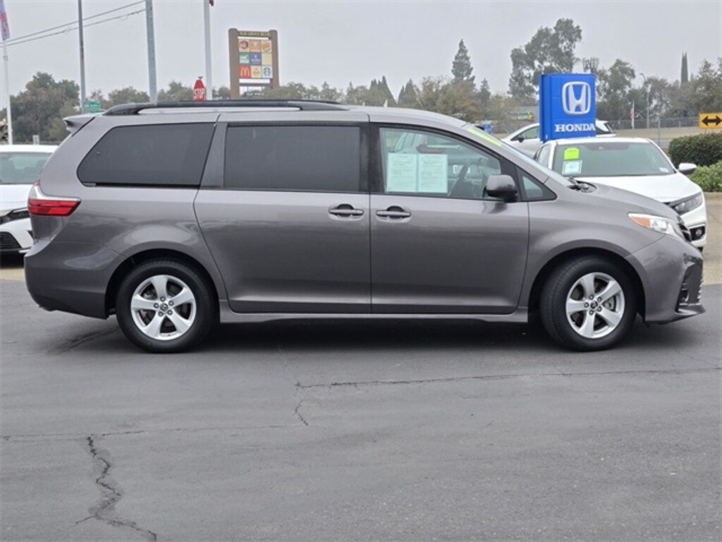 Used 2020 Toyota Sienna LE Minivan/Van