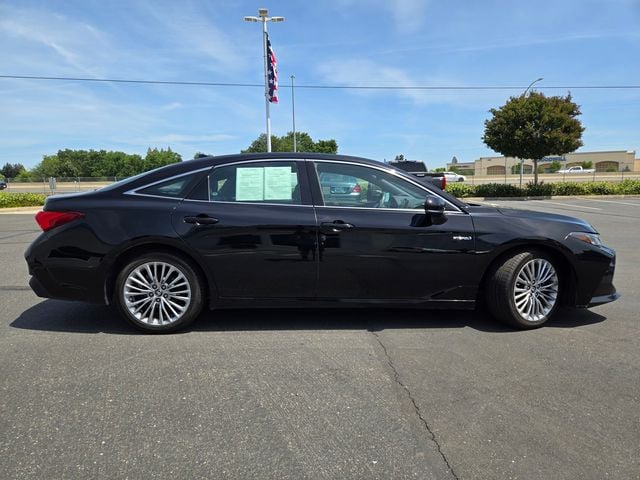 2019 Toyota Avalon Hybrid Limited photo 2