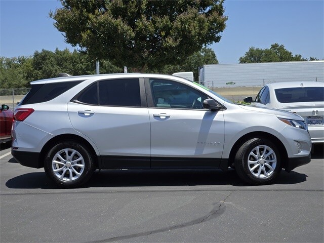 2021 Chevrolet Equinox LS photo 3