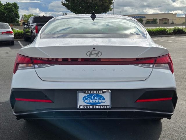 2024 Hyundai Elantra SEL photo 4
