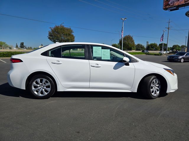 2025 Toyota Corolla LE photo 2