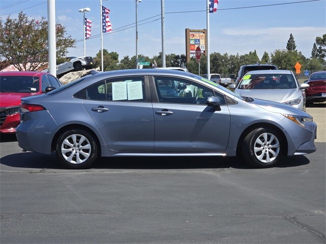2022 Toyota Corolla LE photo 3