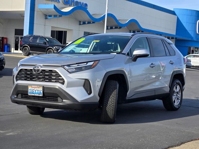 2024 Toyota RAV4 XLE photo 3