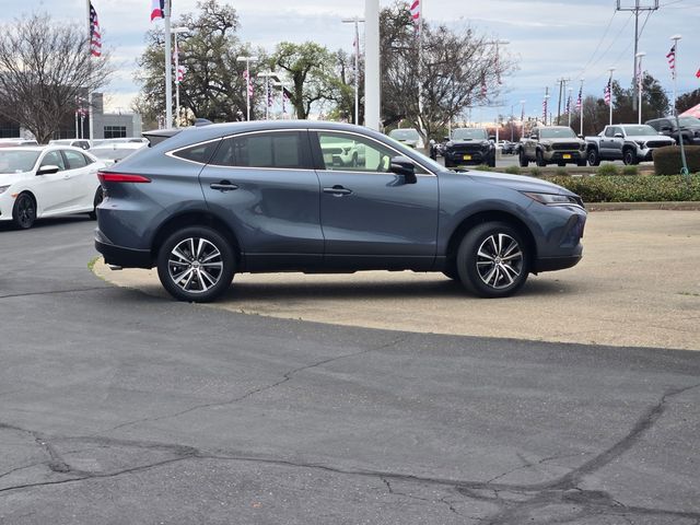 2022 Toyota Venza LE photo 2