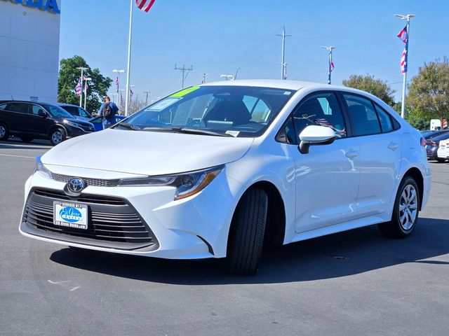 2025 Toyota Corolla LE photo 3