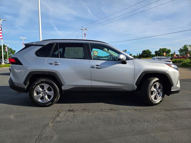 2024 Toyota RAV4 XLE photo 2