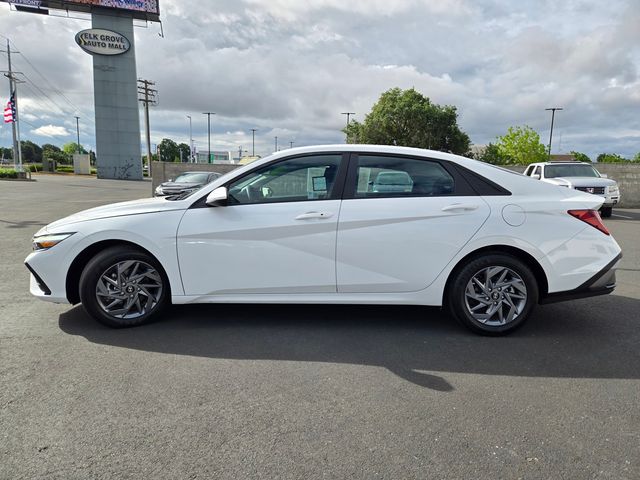 2024 Hyundai Elantra SEL photo 6