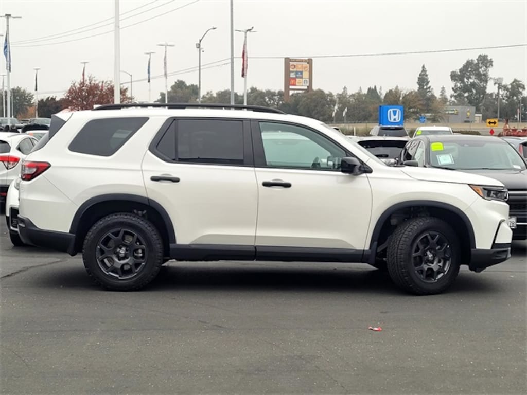 New 2025 Honda Pilot TrailSport SUV