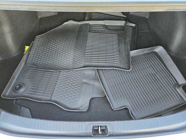 2024 Toyota Corolla LE - Photo 9
