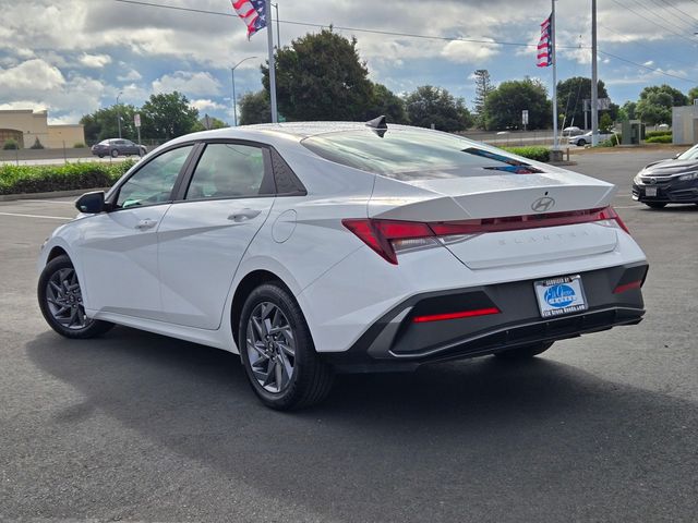 2024 Hyundai Elantra SEL photo 5