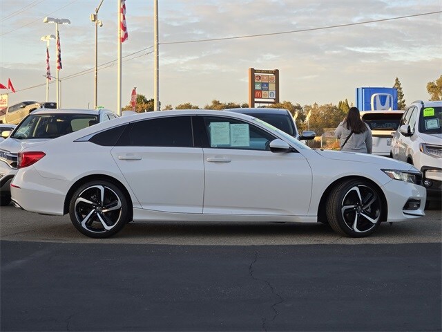 2018 Honda Accord Sport photo 2