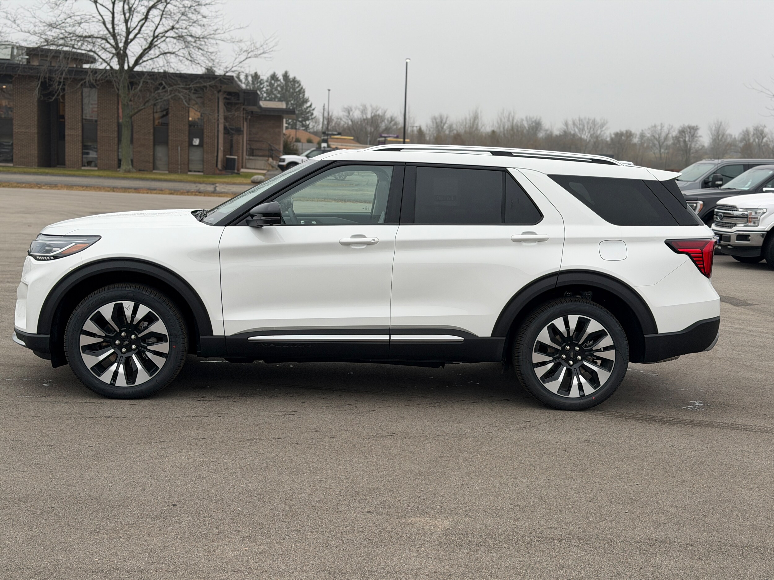 2026 Ford Explorer Platinum photo 2