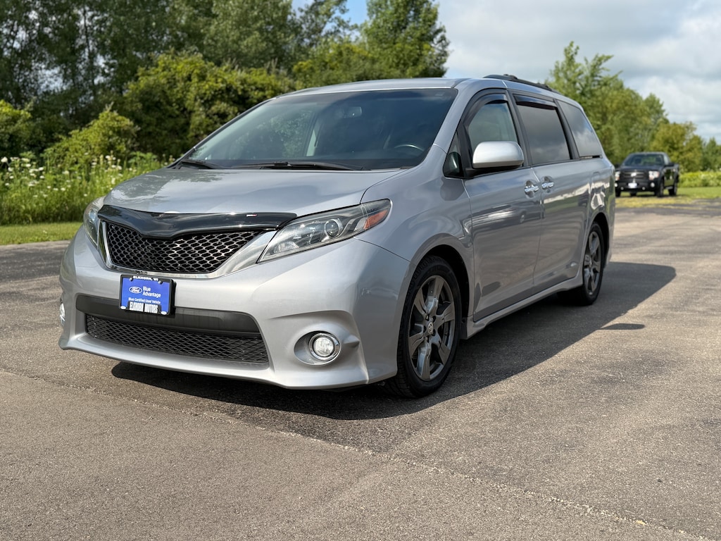 Certified 2017 Toyota Sienna SE VAN PASSENGE