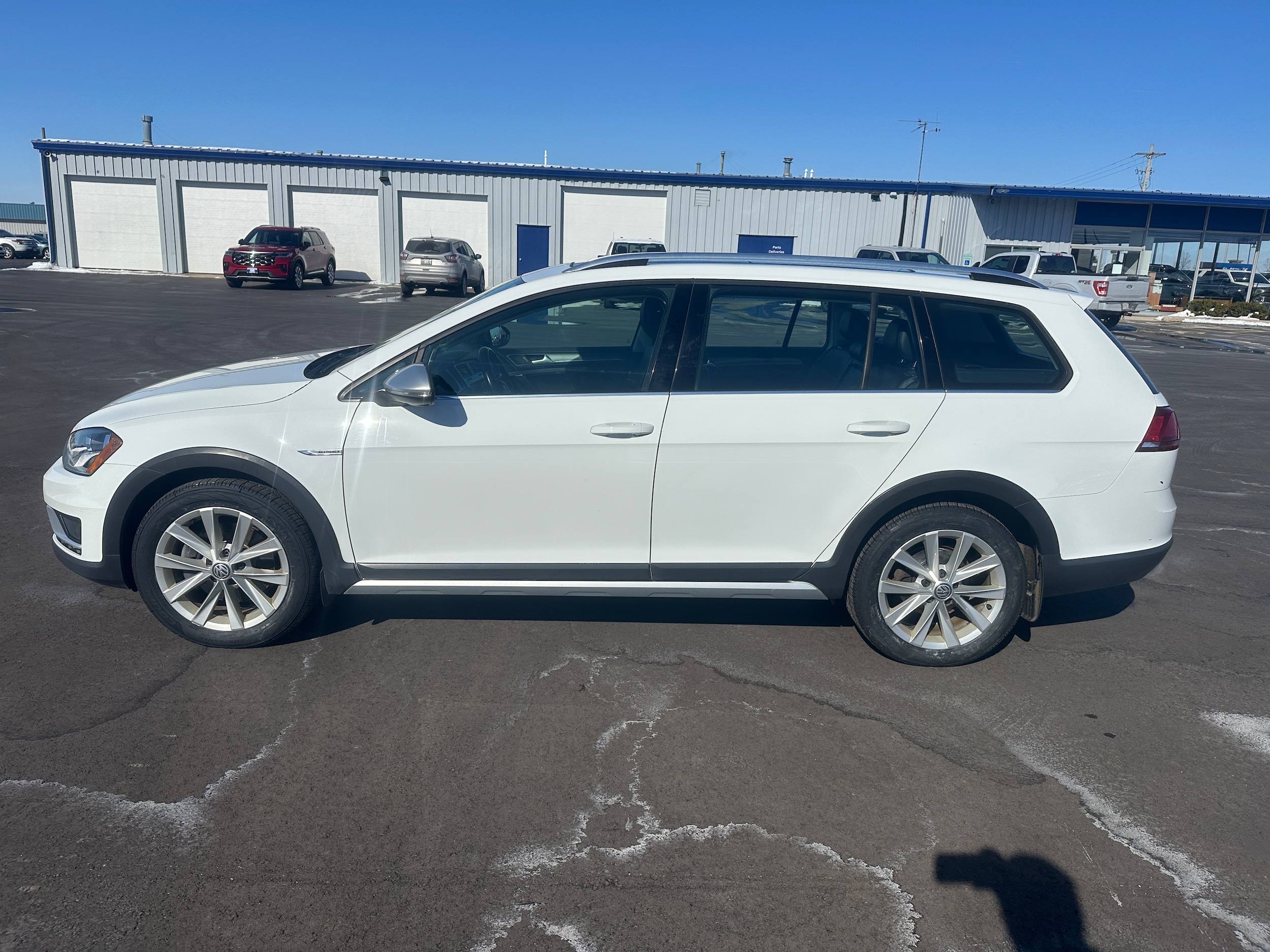 Used 2017 Volkswagen Golf Alltrack Alltrack SE with VIN 3VWH17AU8HM517224 for sale in Elkhorn, WI