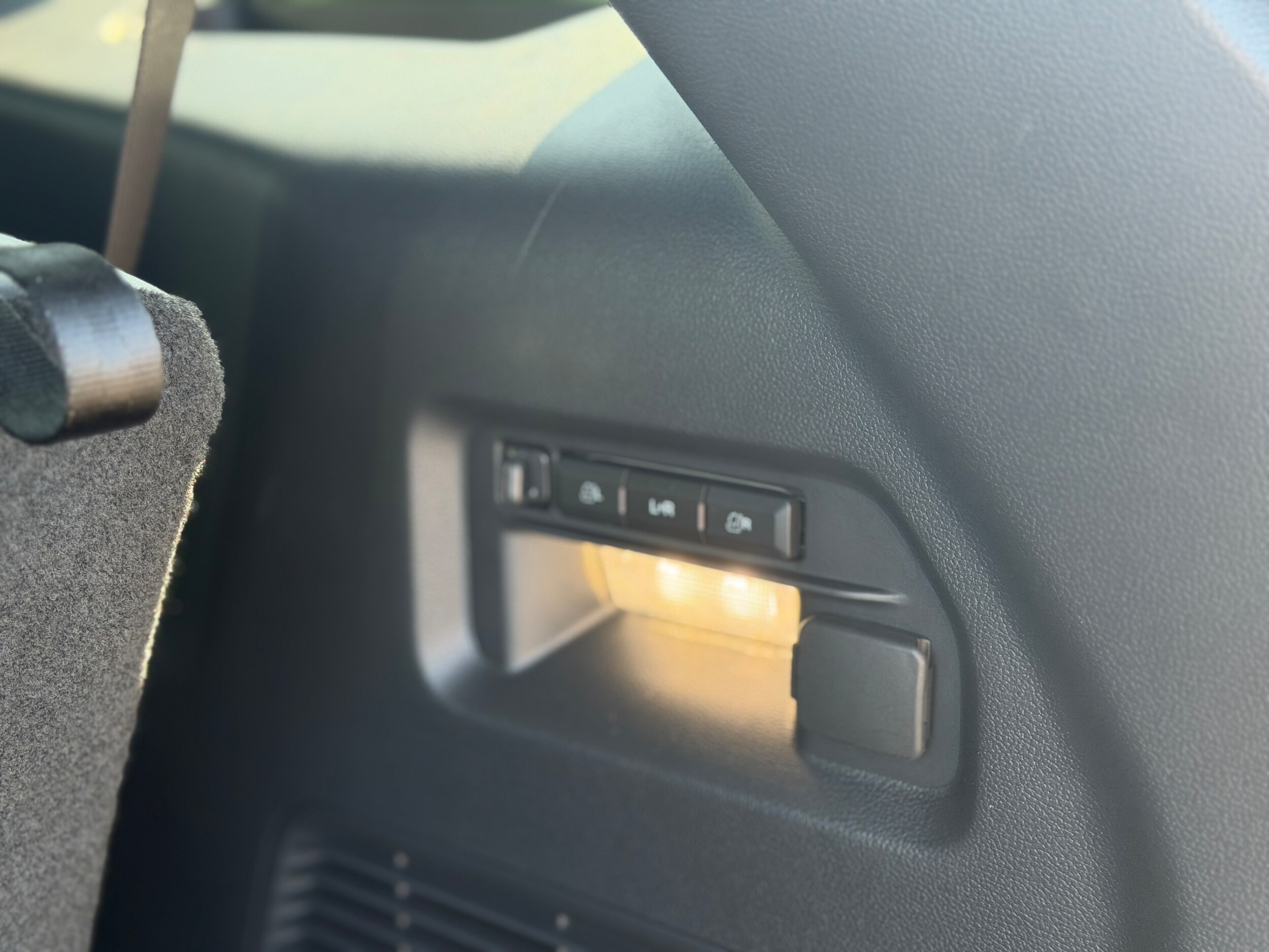 2025 Ford Explorer ST photo 4