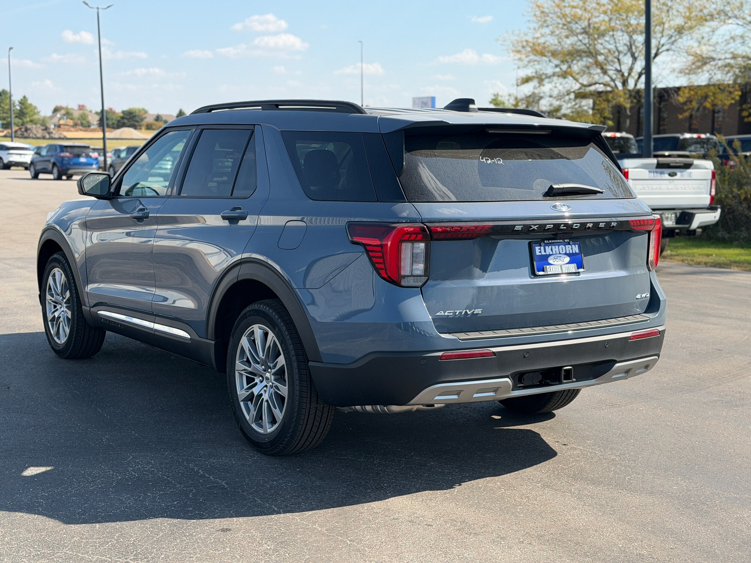 2025 Ford Explorer photo 3
