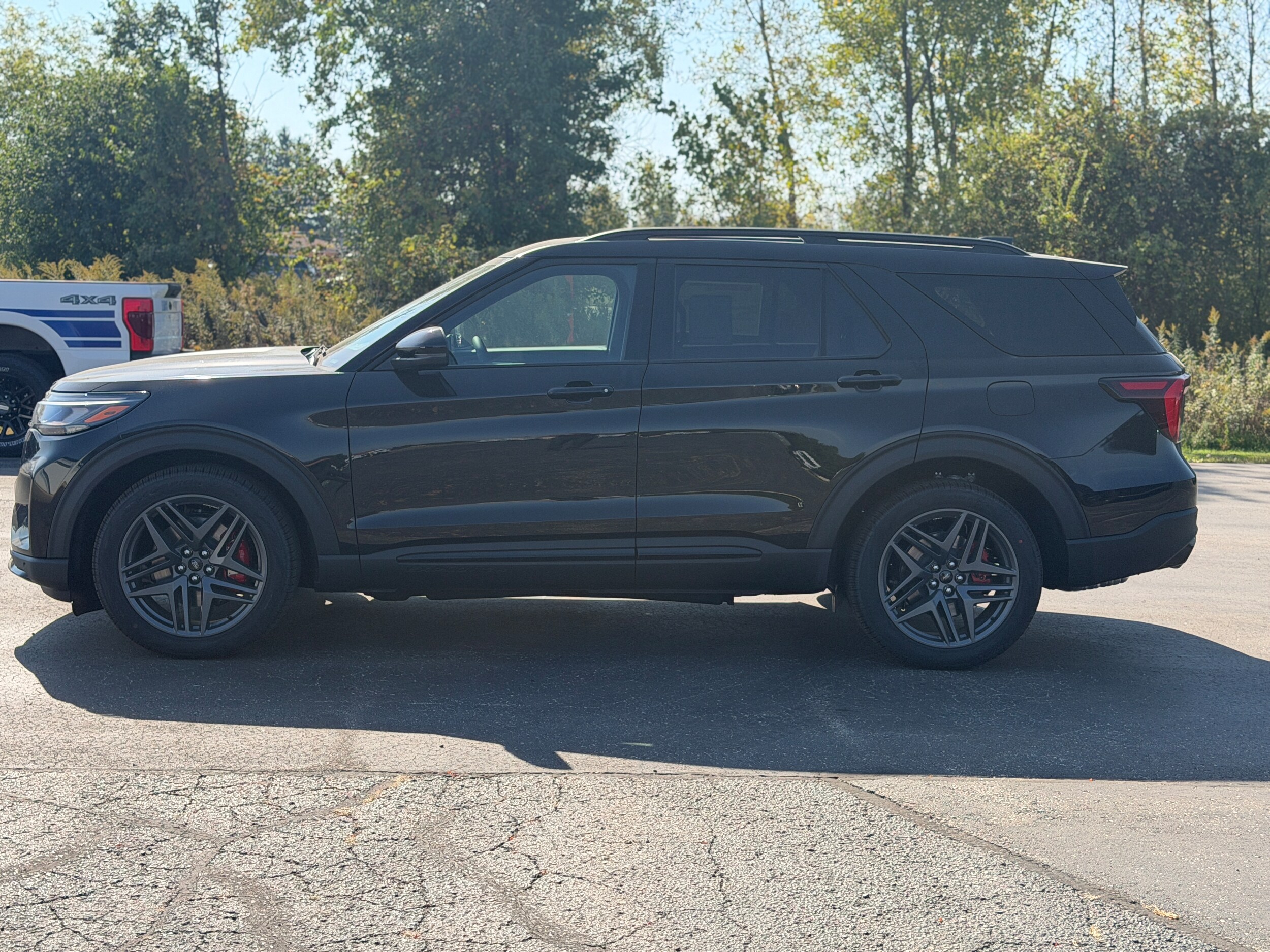 2025 Ford Explorer ST photo 2