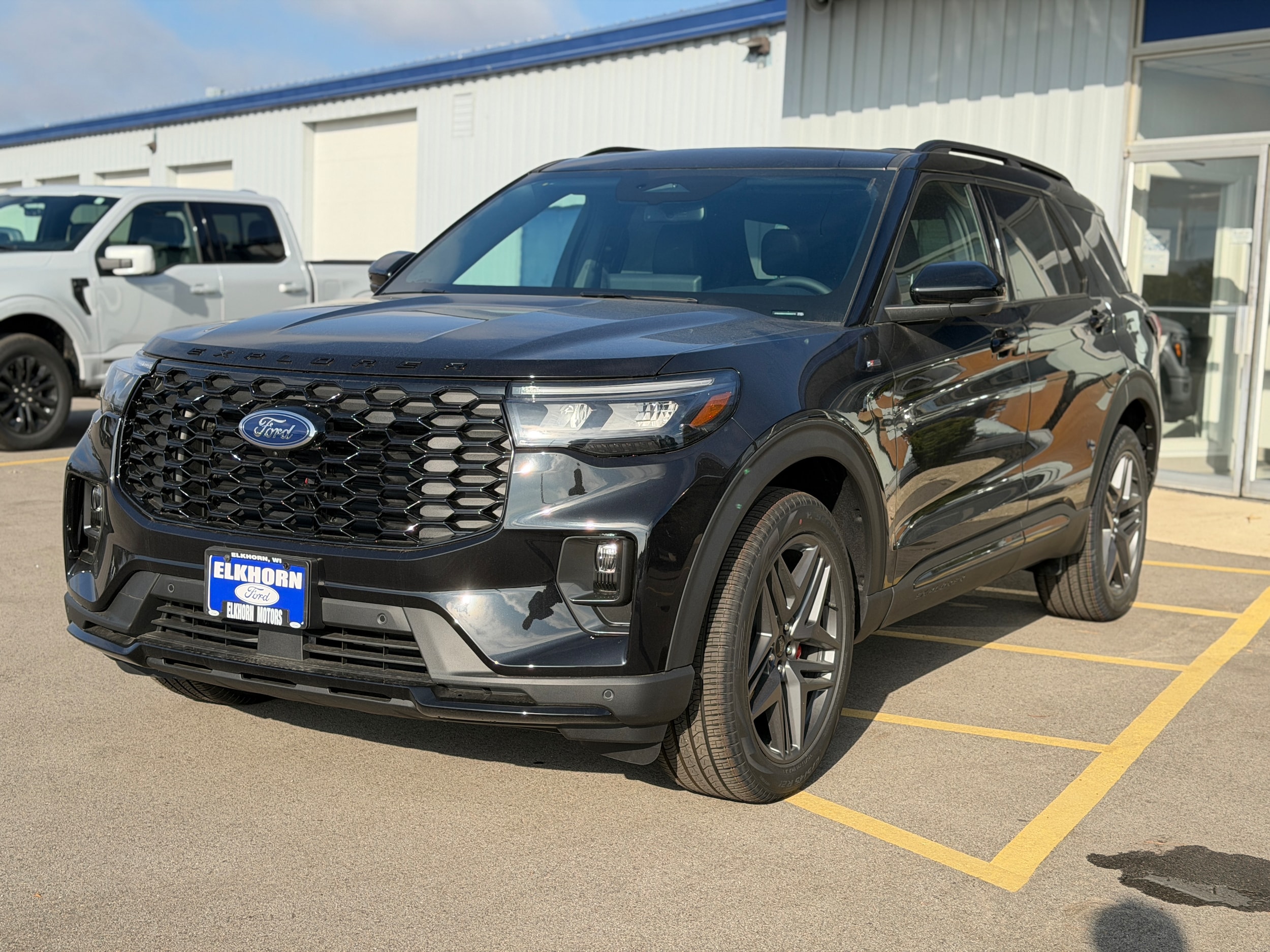 2025 Ford Explorer ST-LINE's photo