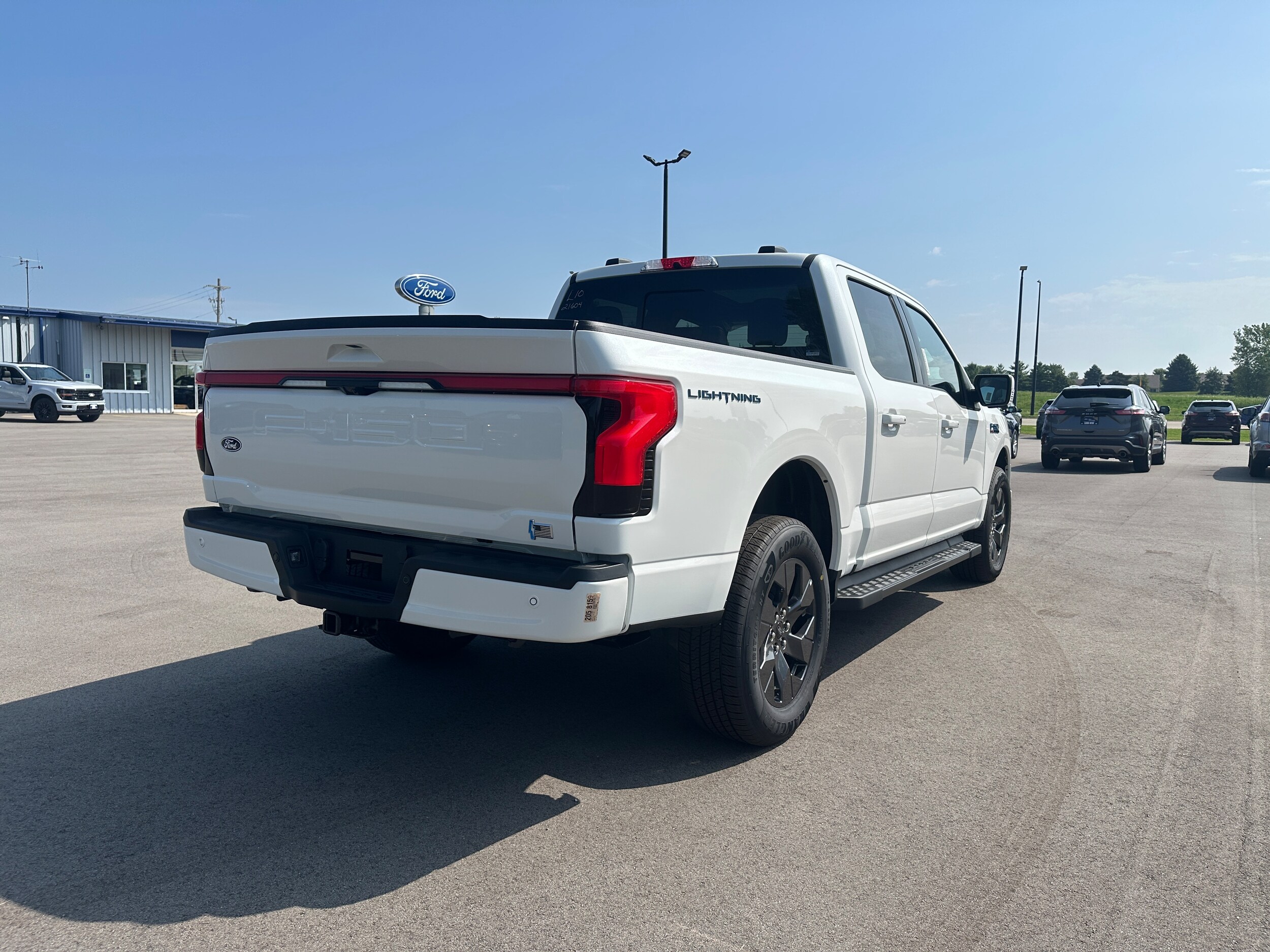 2025 Ford F-150 Lariat photo 4