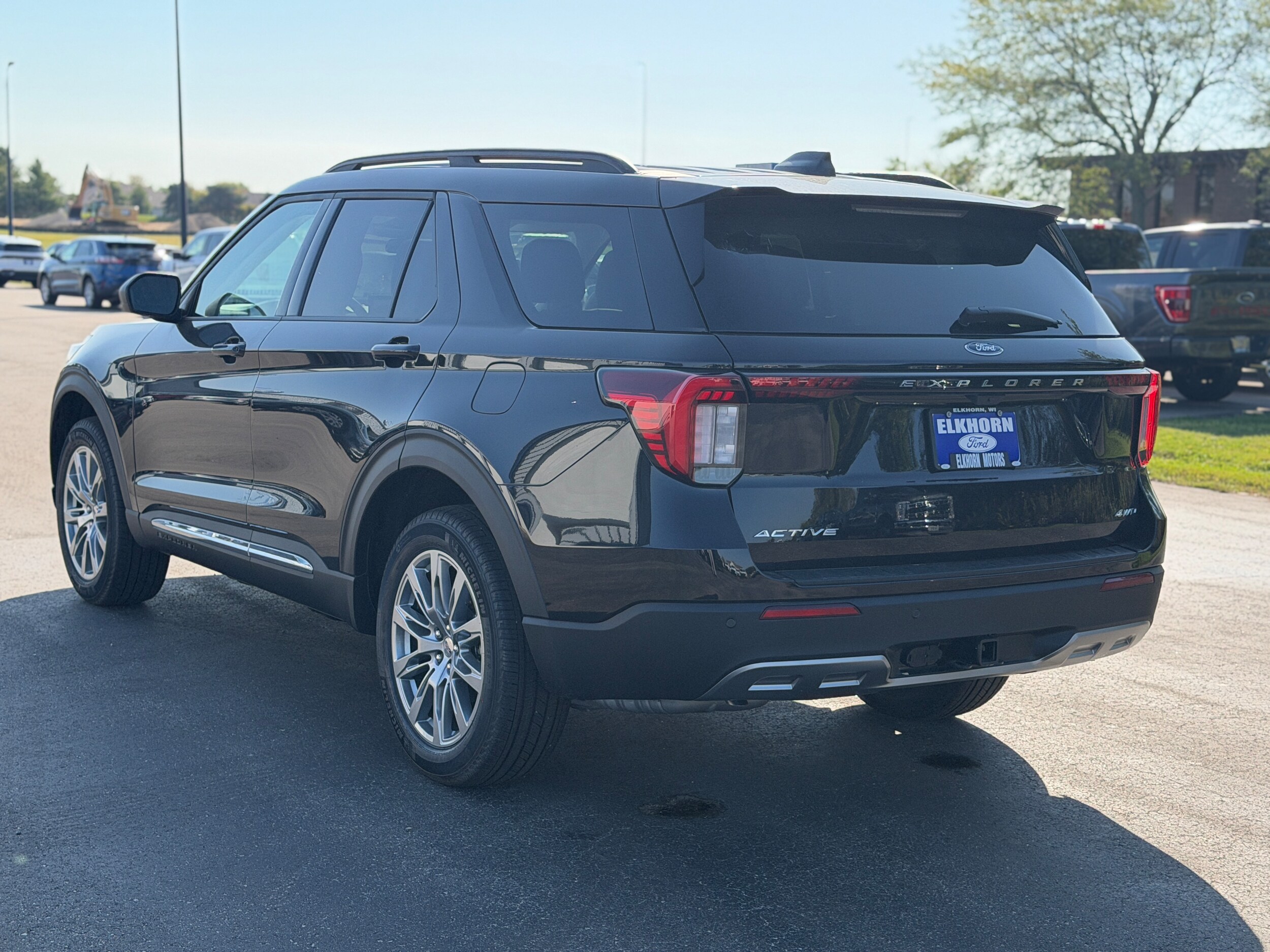 2025 Ford Explorer photo 2
