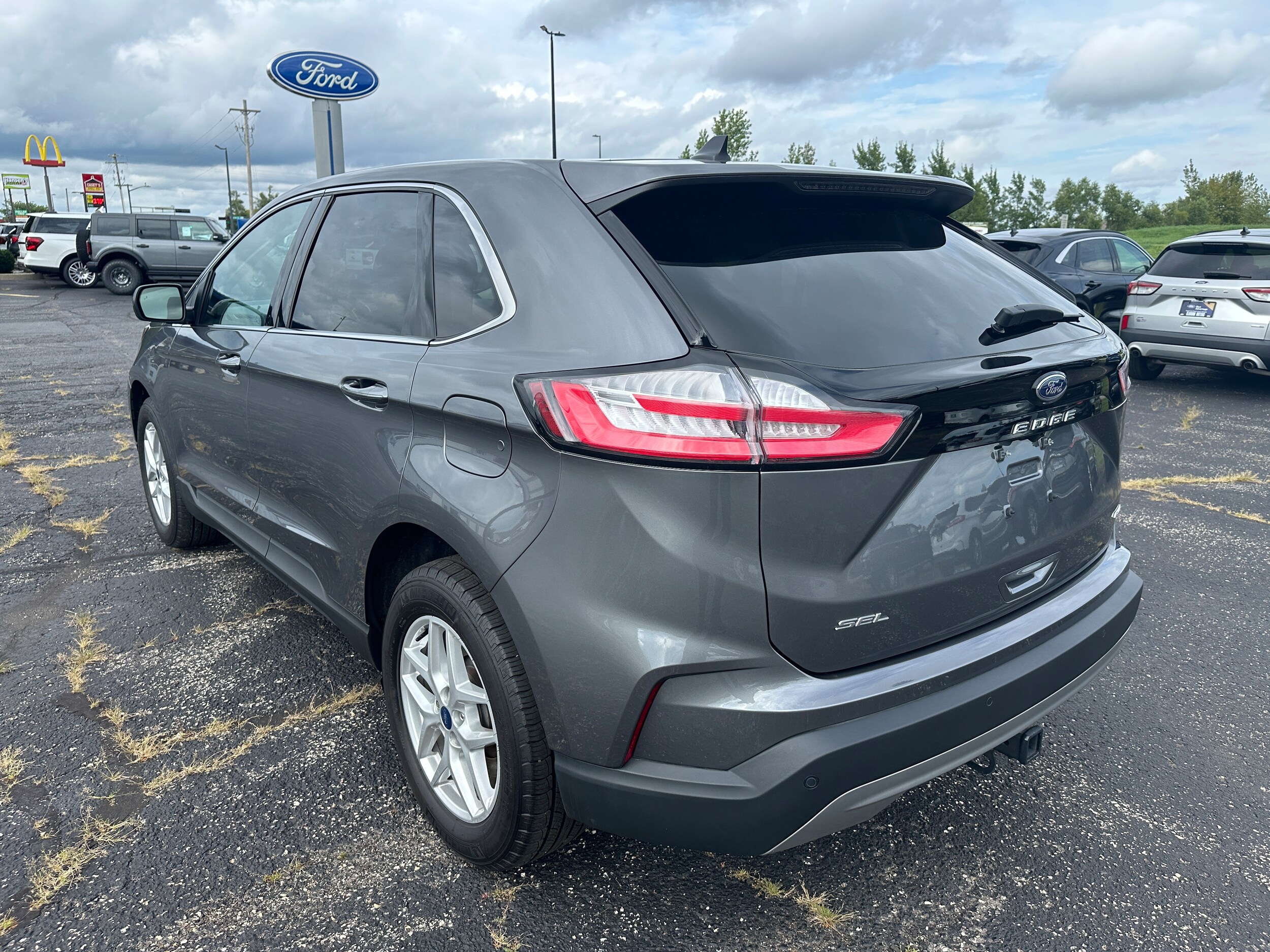 2022 Ford Edge SEL photo 3