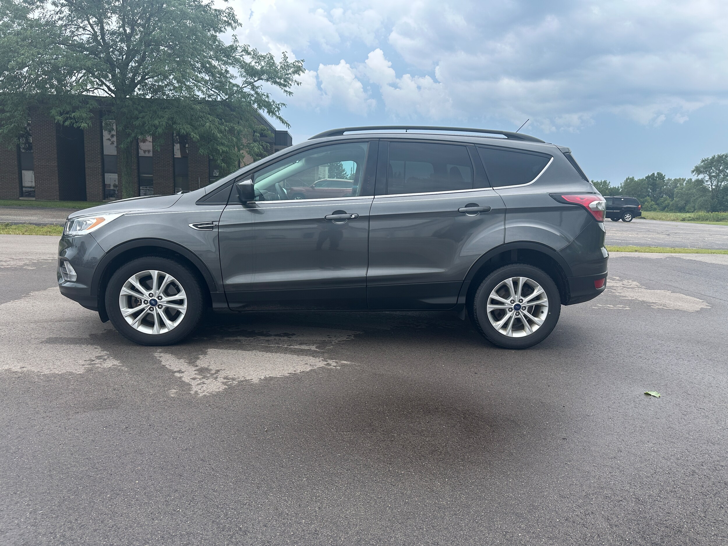 2017 Ford Escape SE photo 2