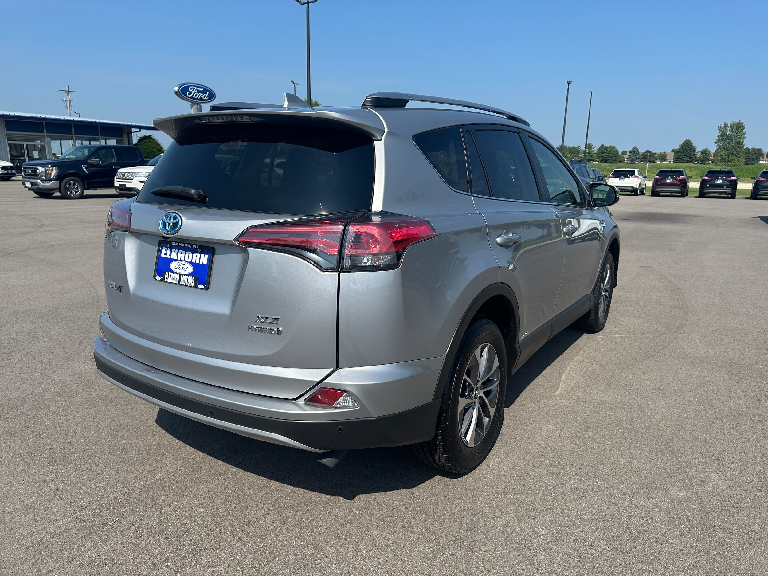2018 Toyota RAV4 Hybrid XLE photo 4