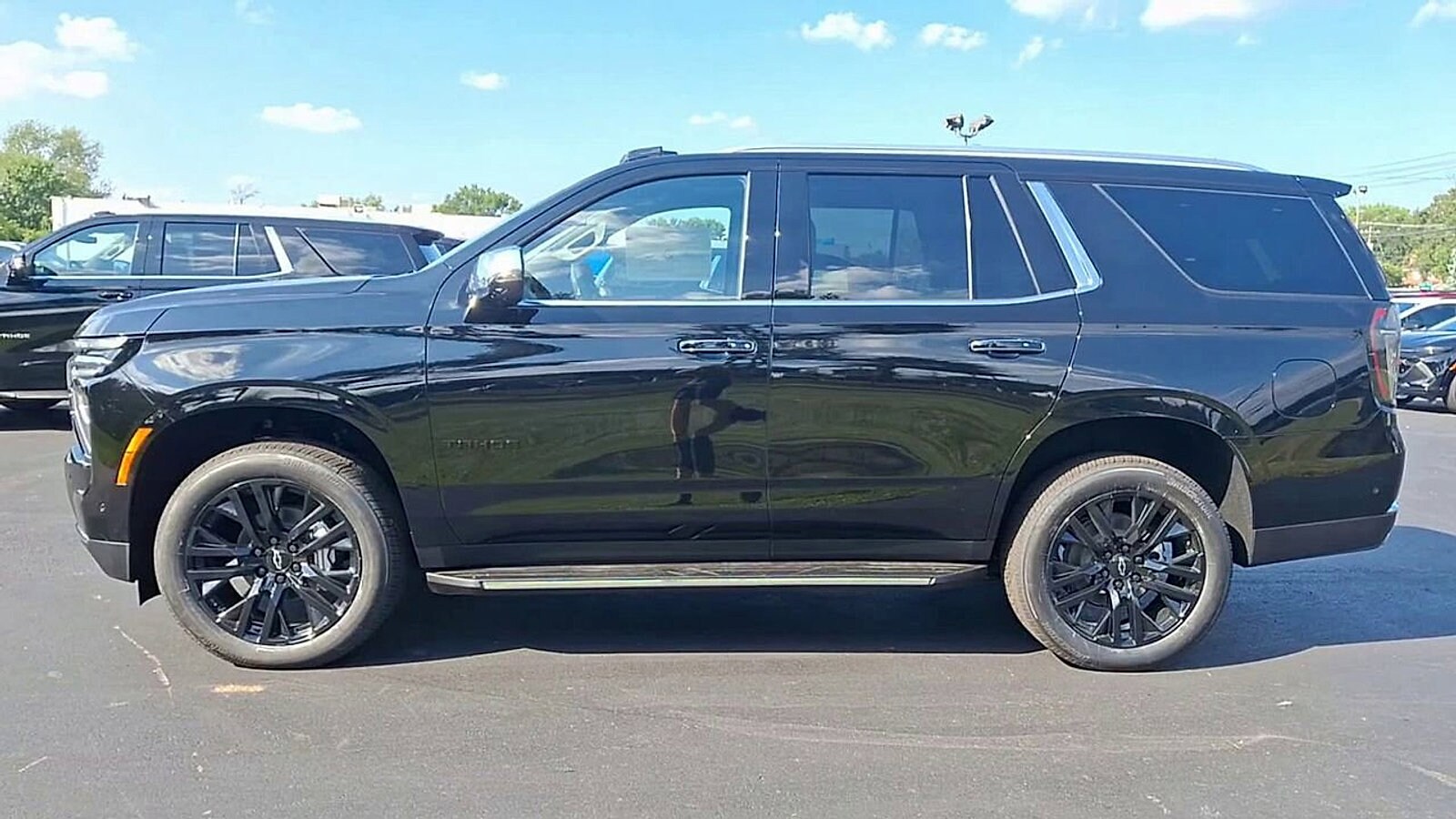2025 Chevrolet Tahoe Premier photo 3