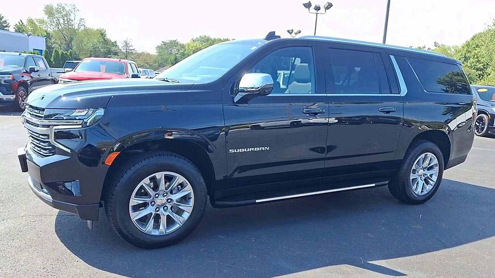 2024 Chevrolet Suburban Premier photo 3