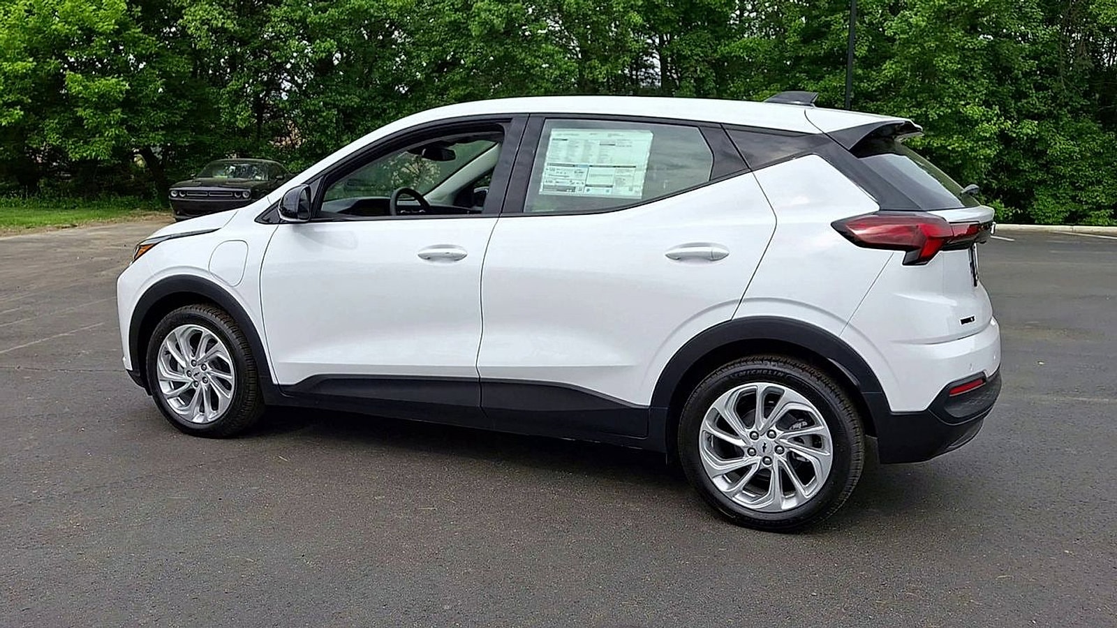 2027 Chevrolet Bolt LT - Photo 8
