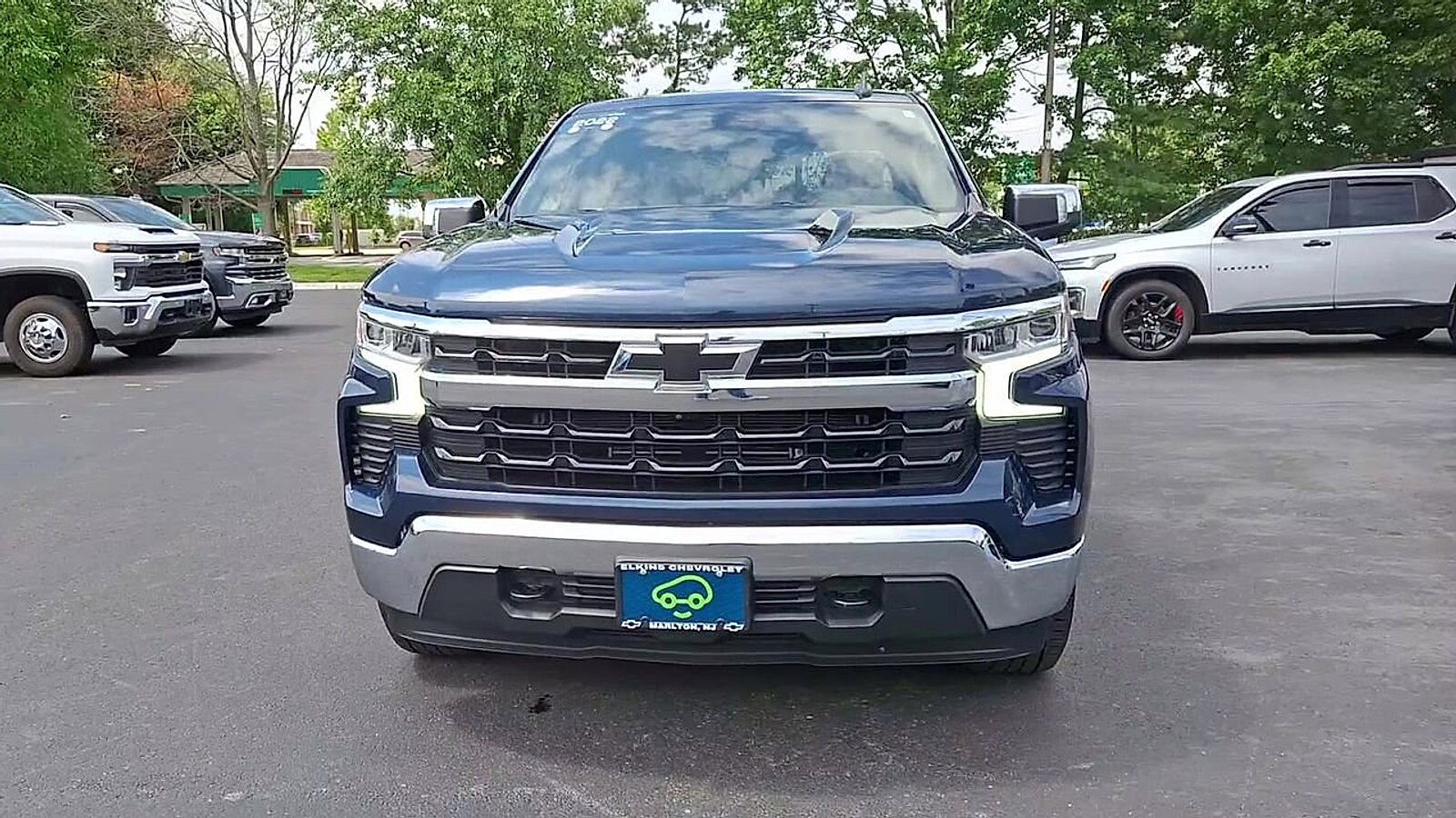 2022 Chevrolet Silverado 1500 LT photo 3