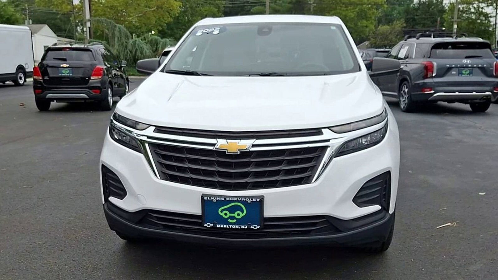 2022 Chevrolet Equinox LS photo 2
