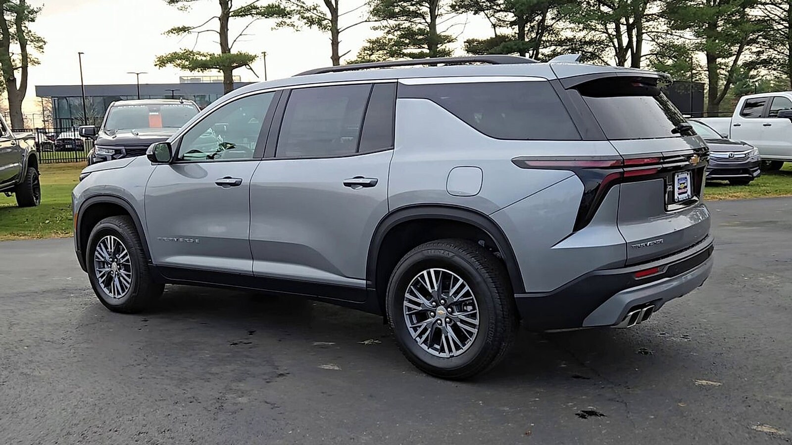 2026 Chevrolet Traverse photo 2