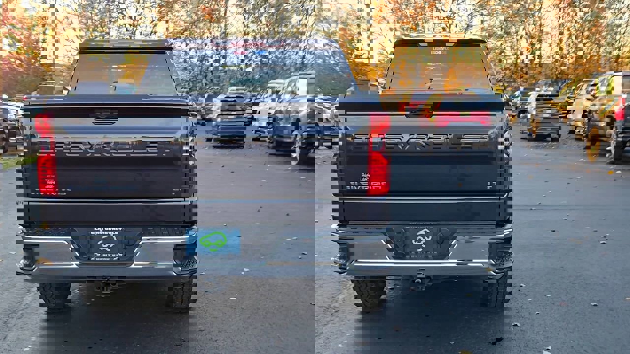 2023 Chevrolet Silverado 1500 LT photo 3