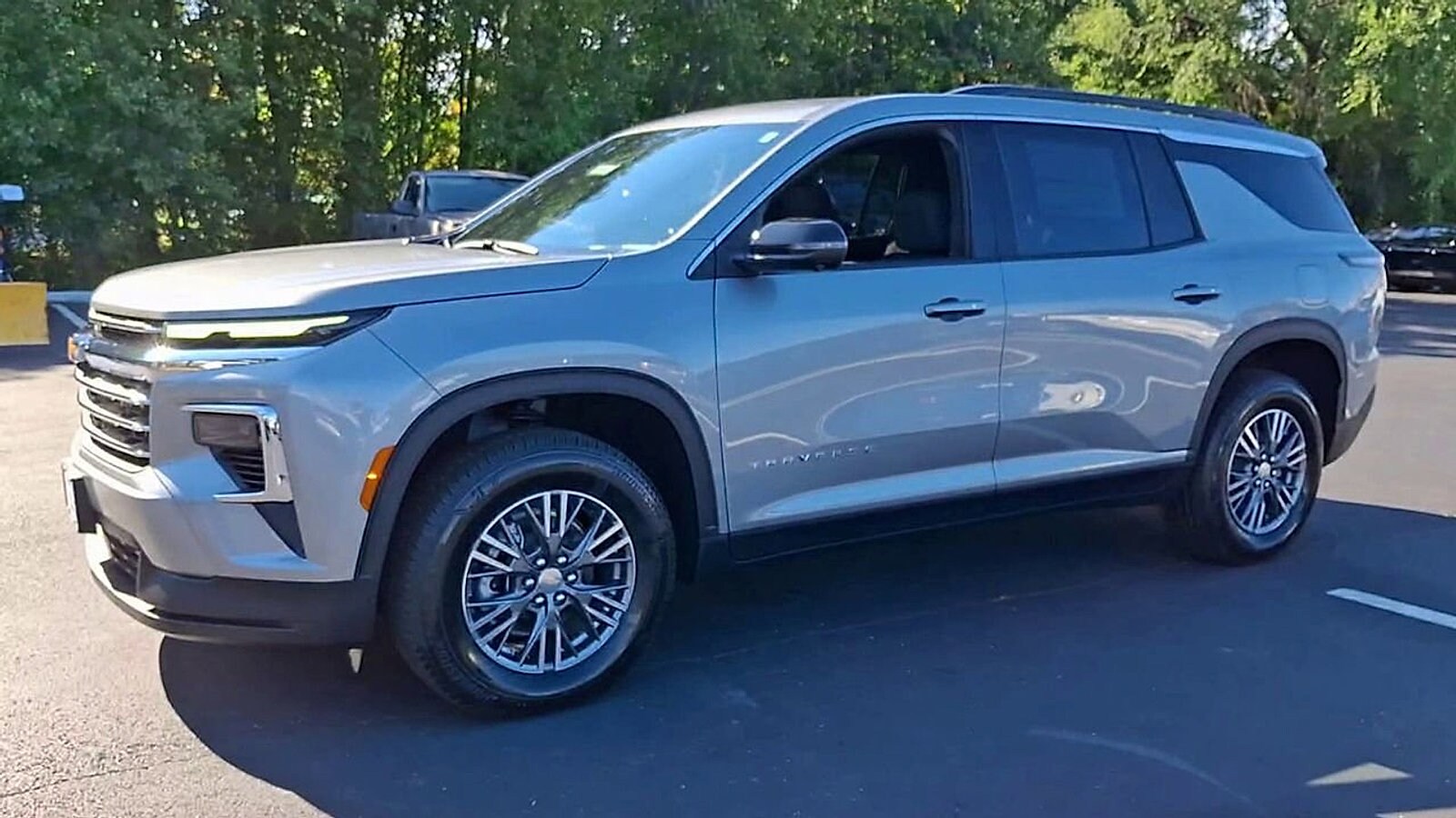 2026 Chevrolet Traverse photo 3