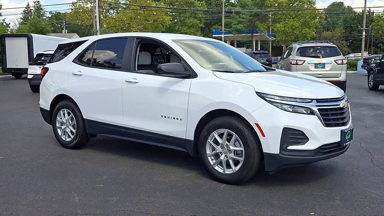2023 Chevrolet Equinox LS photo 2