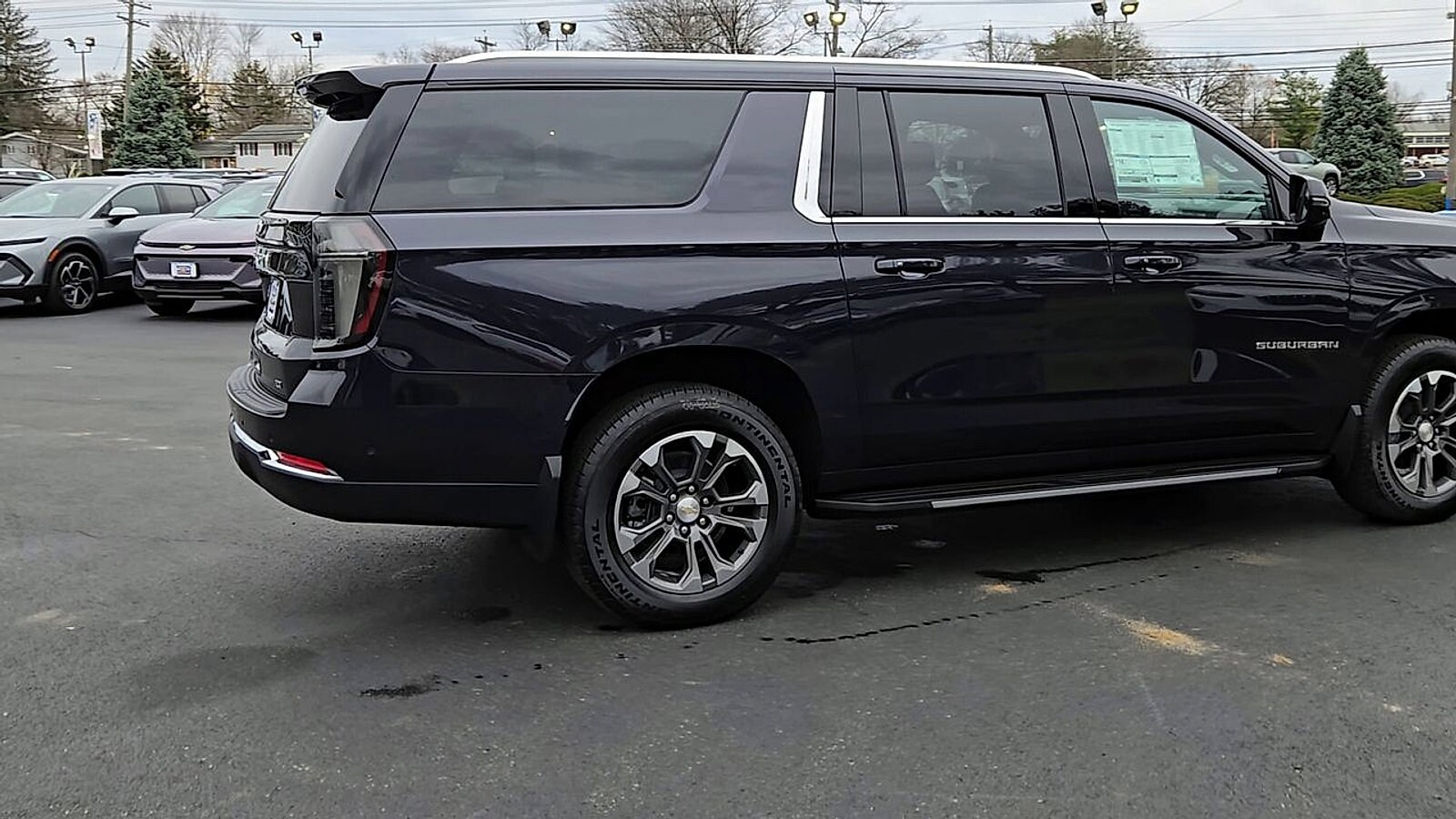 2026 Chevrolet Suburban LT photo 4