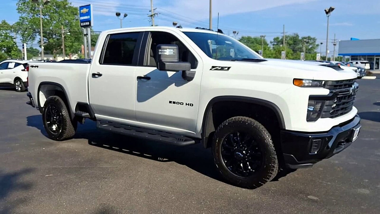 2025 Chevrolet Silverado 2500HD Custom photo 2