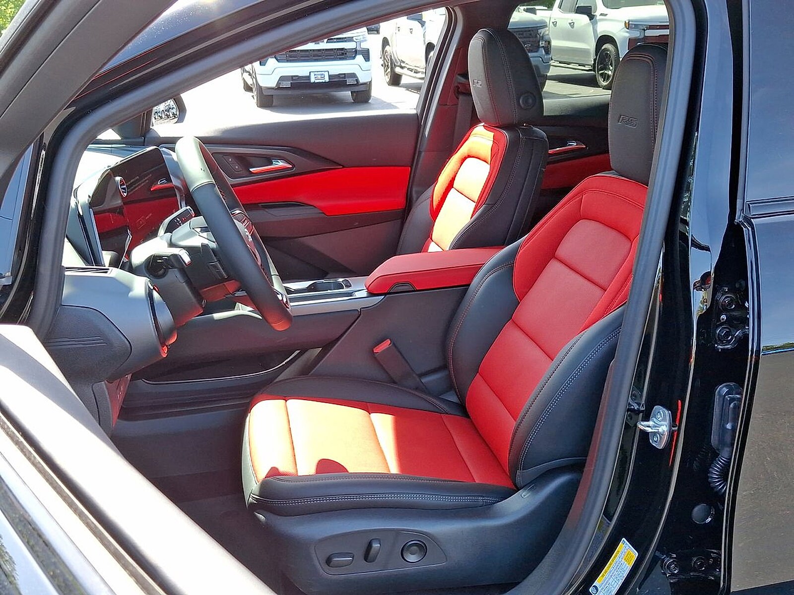 2025 Chevrolet Equinox EV RS - Photo 14