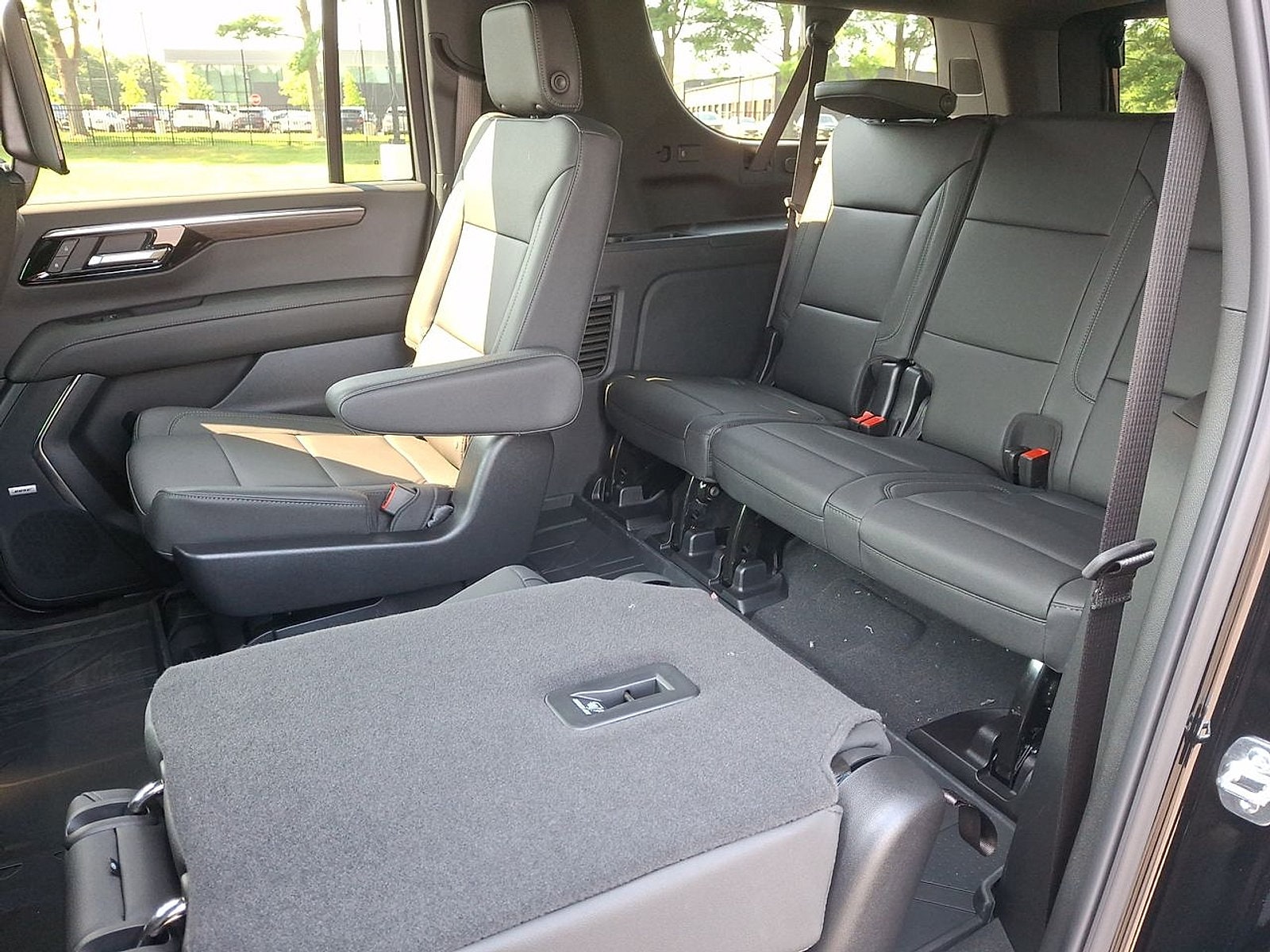 2026 Chevrolet Suburban Z71 - Photo 13