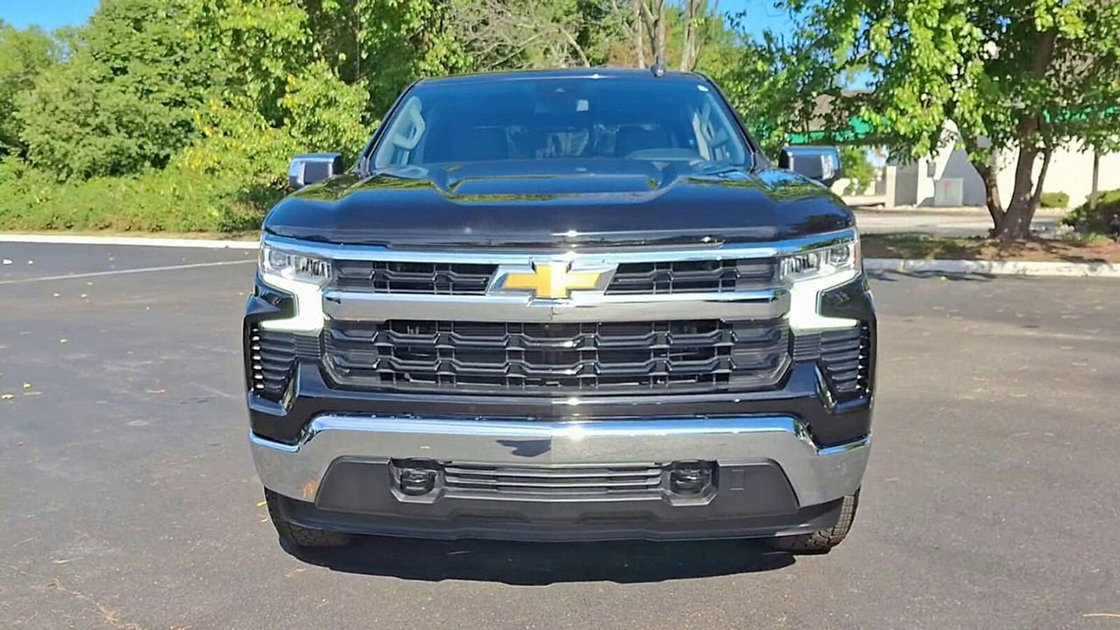 2022 Chevrolet Silverado 1500 LT photo 3